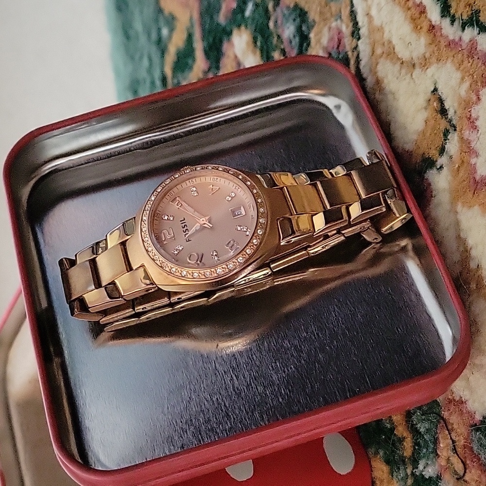 Fossil Rose Gold Watch w Rose Gold Face & Sparkling Accents - Picture 1 of 7